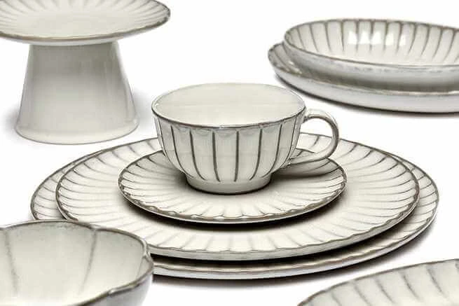 Serax INKU by Sergio Herman taartplateau S ø 15 cm h 9 cm aardewerk wit Serax INKU By Sergio Herman Taartplateau S ø 15 Cm H 9 Cm Aardewerk Wit -Serax productdetail shopthelook inkutableware wit