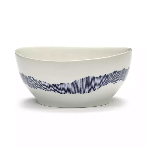 Serax Feast By Ottolenghi Kom L ø 17 Cm H 7 Cm Aardewerk White + Swirl-Stripes Blue -Serax serax feast by ottolenghi kom l 17 cm h 7 cm aardewerk white swirl stripes blue